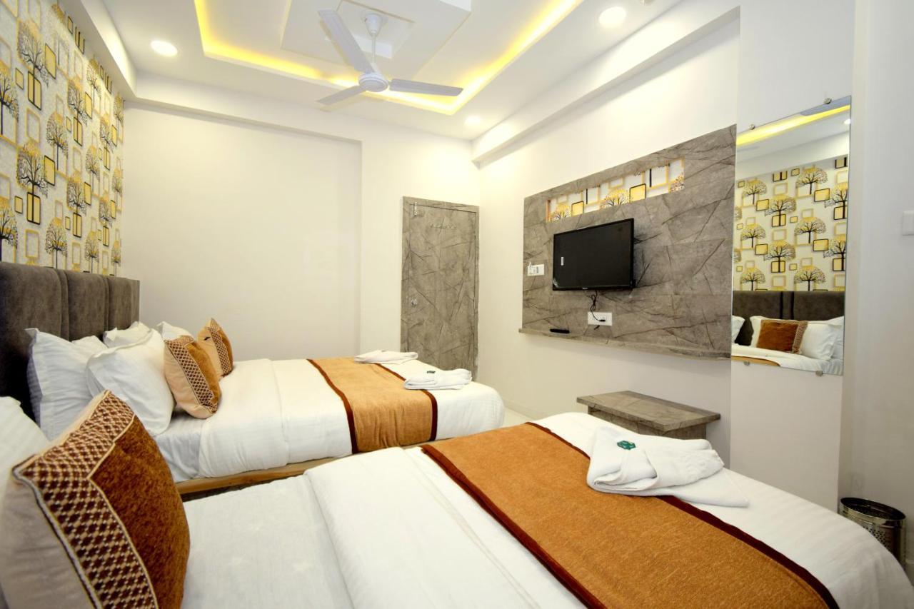 Hotel A1 Vastrapur Ahmedabad Exteriör bild