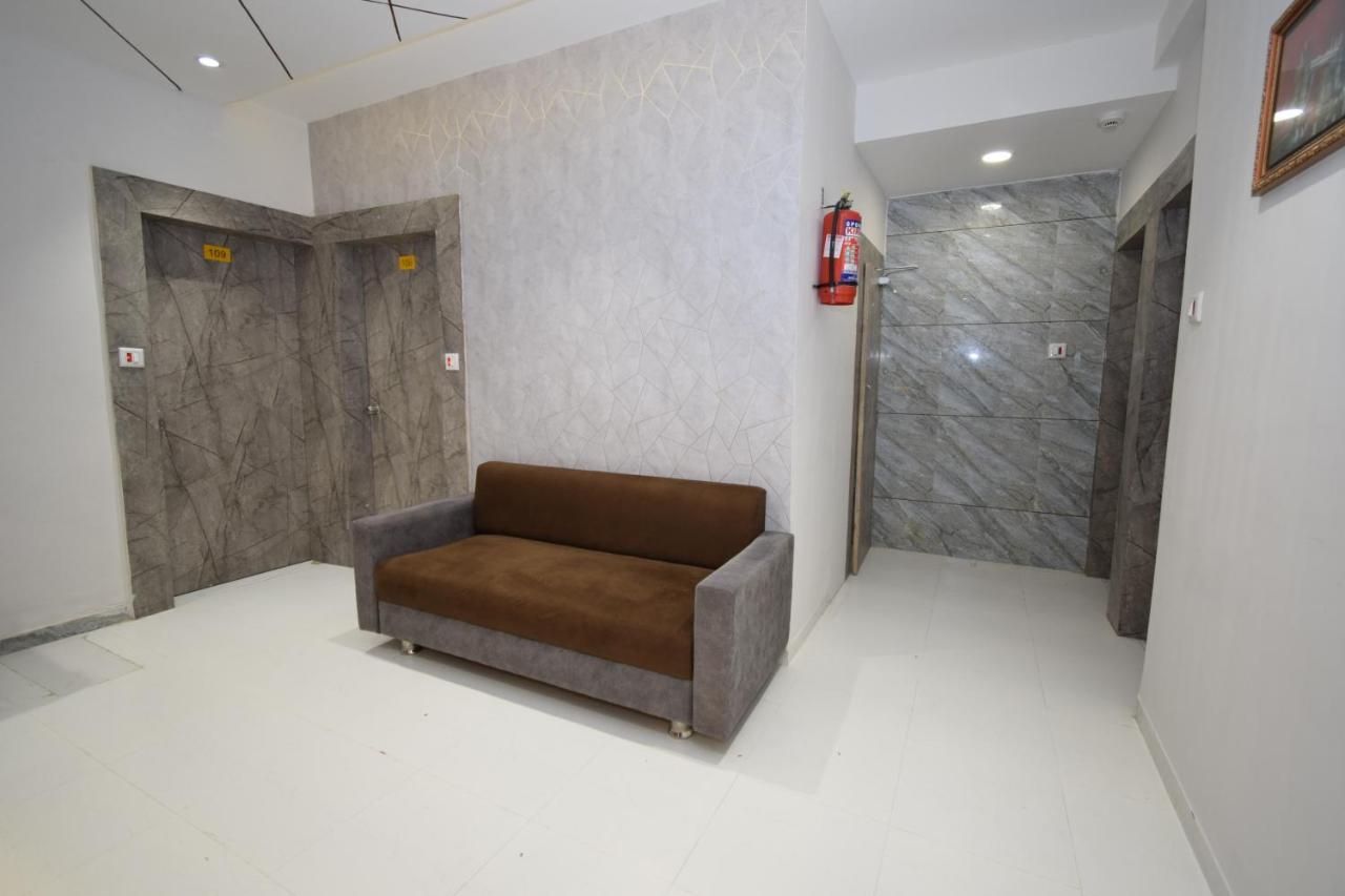 Hotel A1 Vastrapur Ahmedabad Exteriör bild