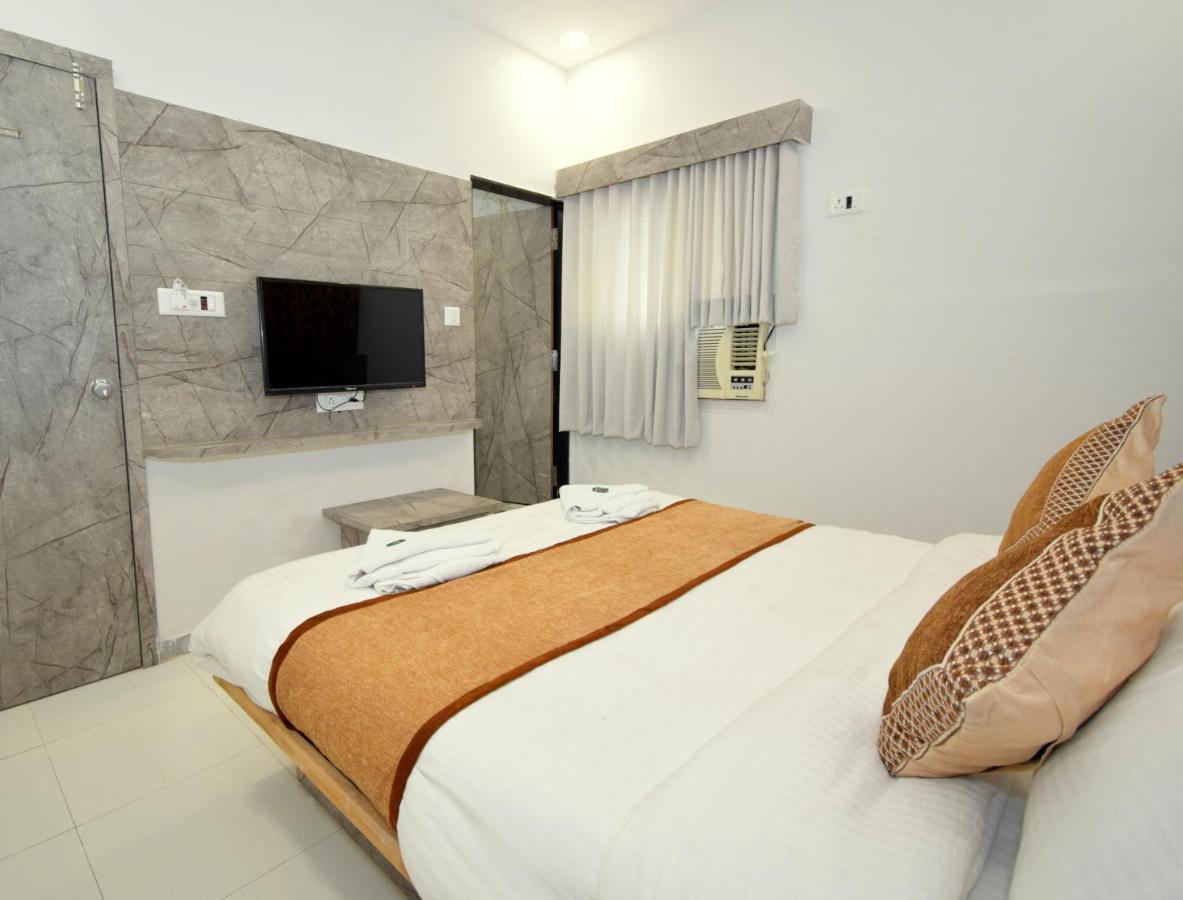 Hotel A1 Vastrapur Ahmedabad Exteriör bild