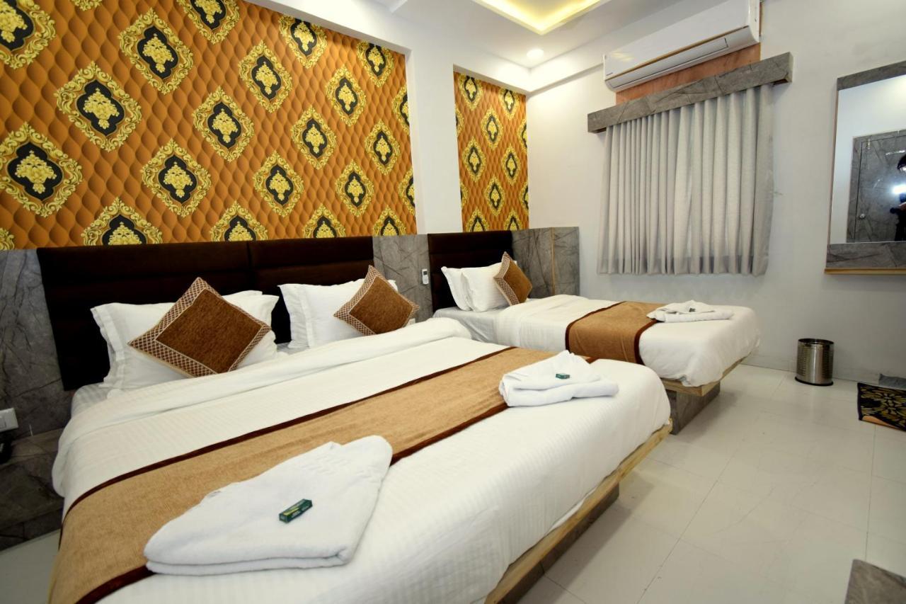 Hotel A1 Vastrapur Ahmedabad Exteriör bild