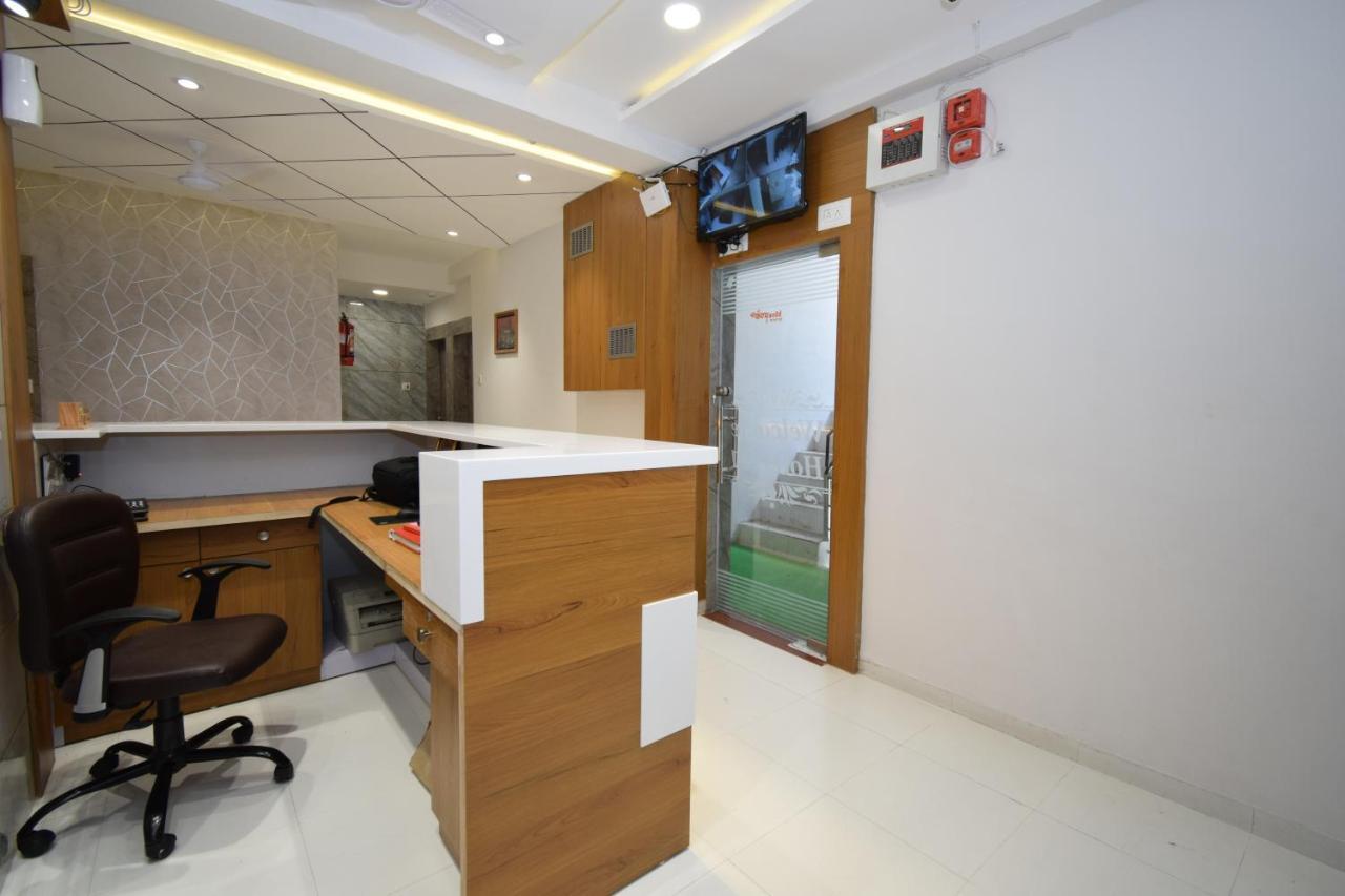 Hotel A1 Vastrapur Ahmedabad Exteriör bild