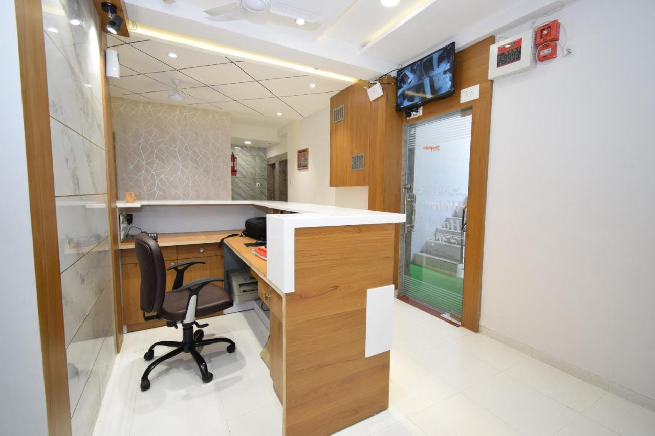Hotel A1 Vastrapur Ahmedabad Exteriör bild