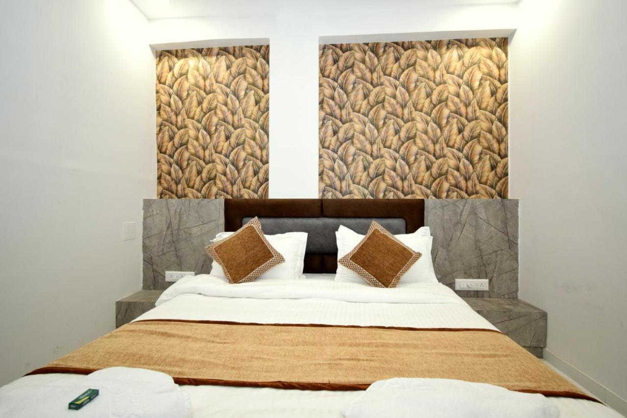 Hotel A1 Vastrapur Ahmedabad Exteriör bild