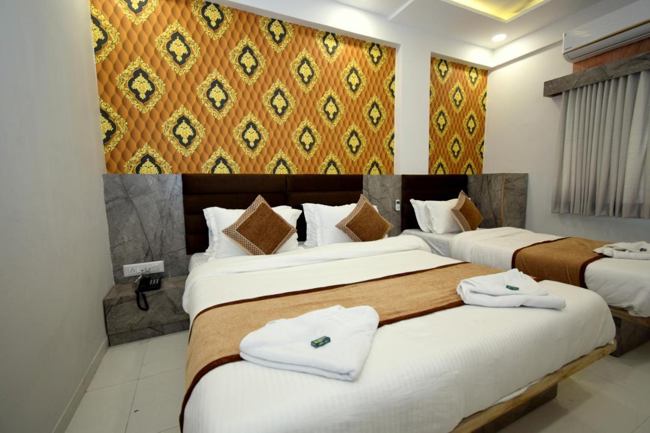 Hotel A1 Vastrapur Ahmedabad Exteriör bild