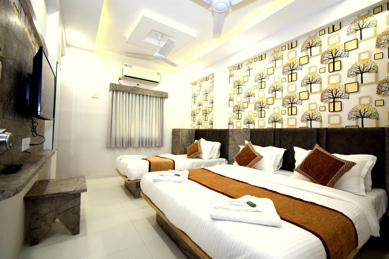 Hotel A1 Vastrapur Ahmedabad Exteriör bild