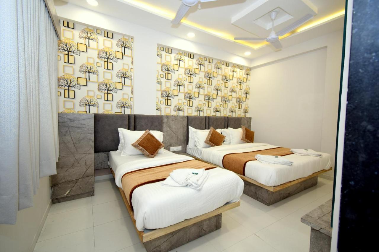 Hotel A1 Vastrapur Ahmedabad Exteriör bild