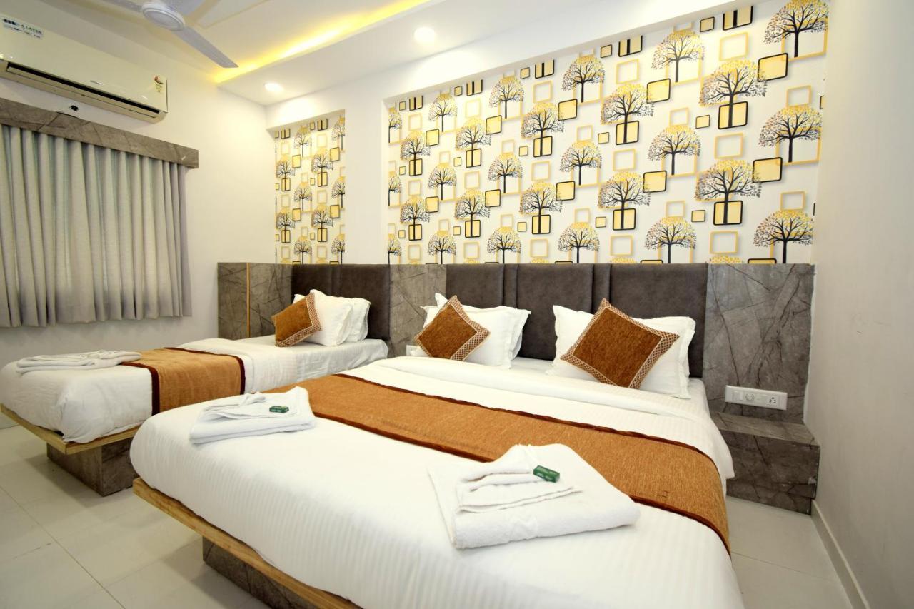 Hotel A1 Vastrapur Ahmedabad Exteriör bild