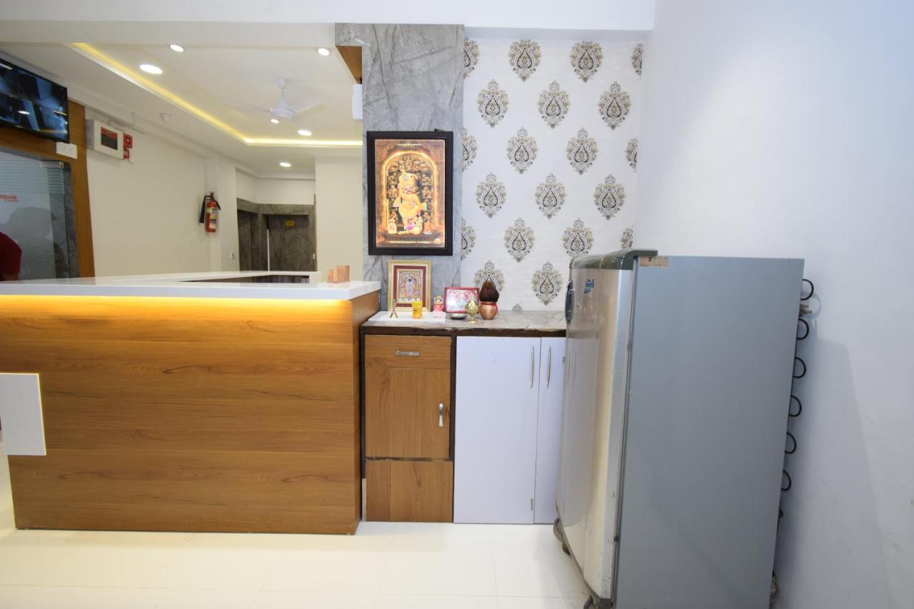 Hotel A1 Vastrapur Ahmedabad Exteriör bild